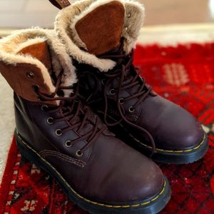 Dr. Martens 1460 Wintergrip Boots (size 9)